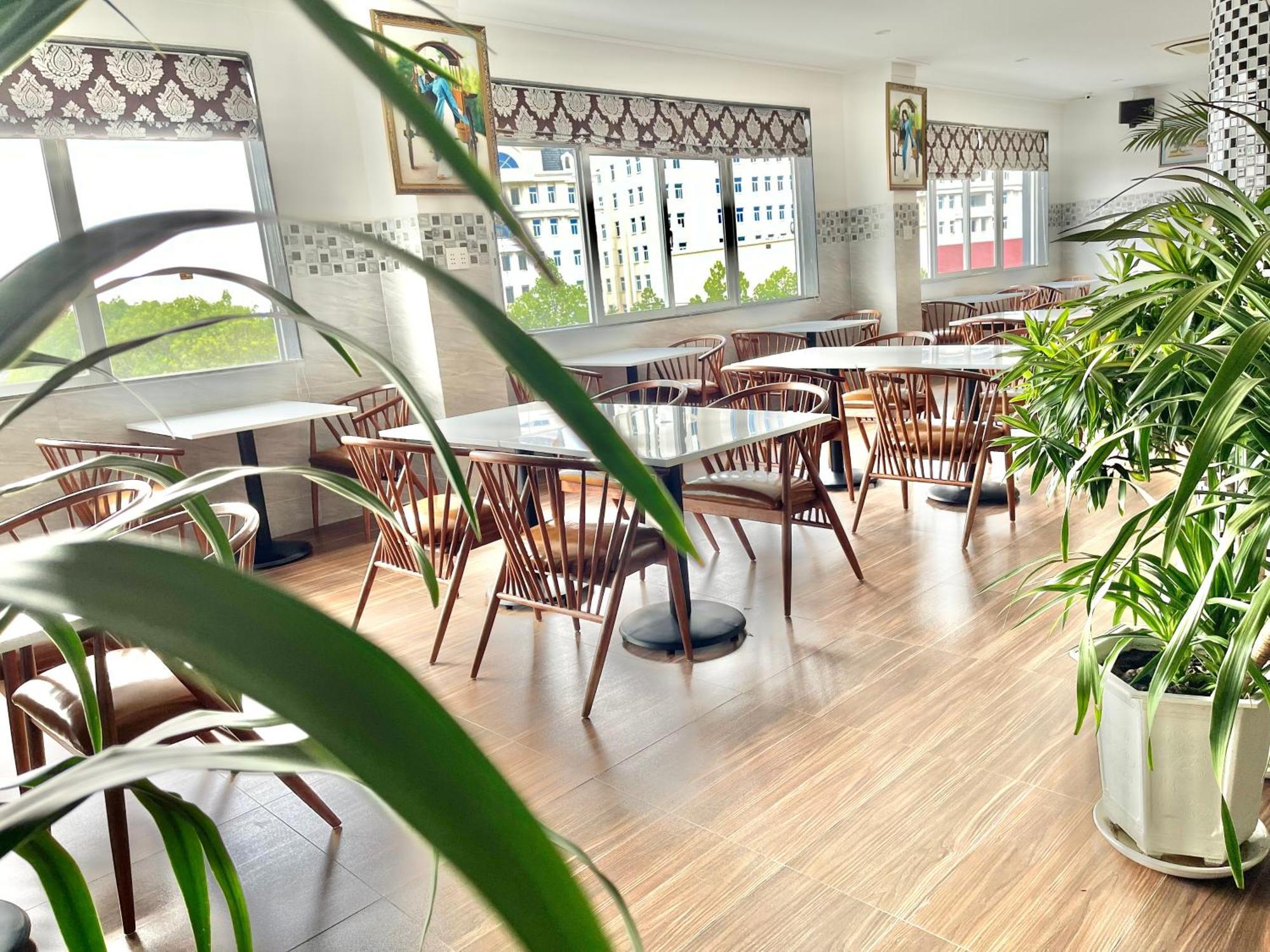 Long Bao Chau Hotel Thu Dau Mot Eksteriør billede