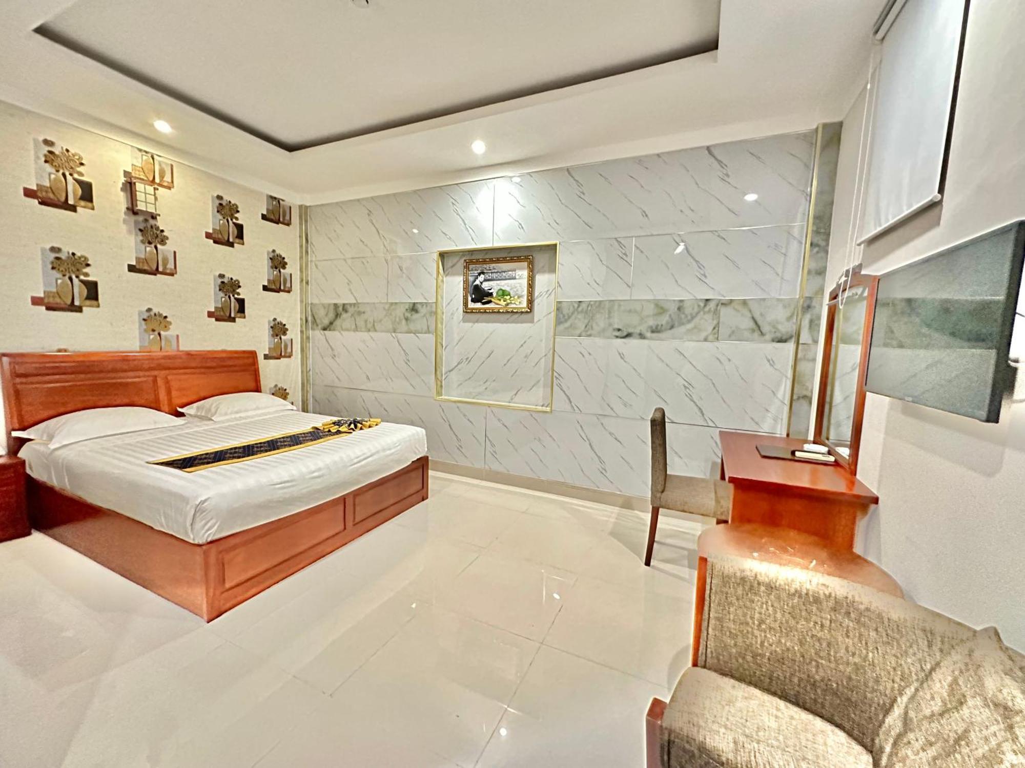 Long Bao Chau Hotel Thu Dau Mot Eksteriør billede