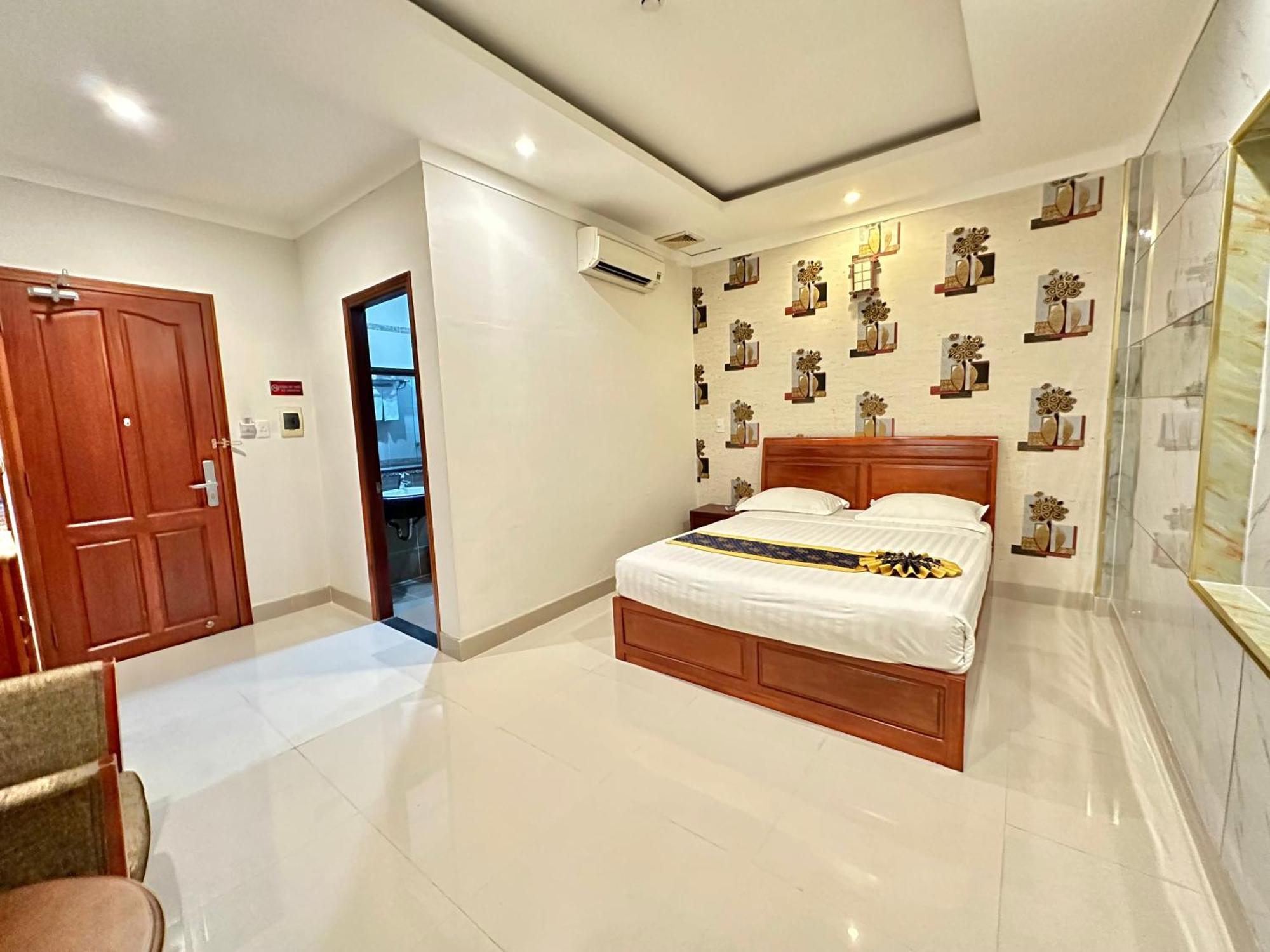 Long Bao Chau Hotel Thu Dau Mot Eksteriør billede