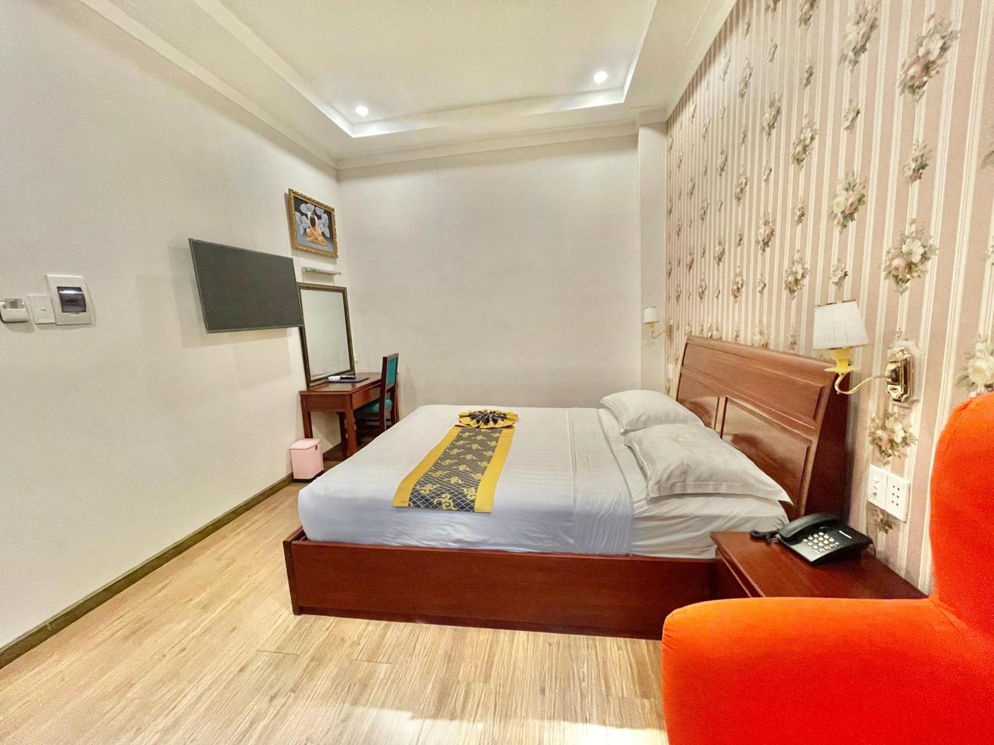 Long Bao Chau Hotel Thu Dau Mot Eksteriør billede