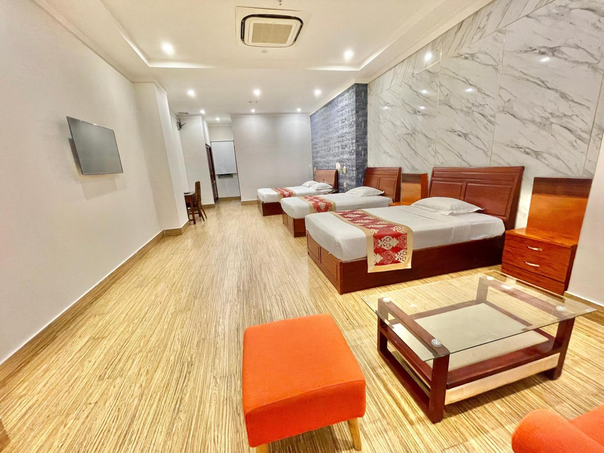Long Bao Chau Hotel Thu Dau Mot Eksteriør billede