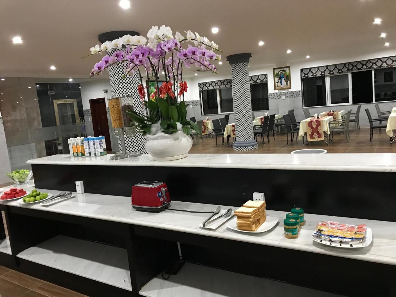 Long Bao Chau Hotel Thu Dau Mot Eksteriør billede