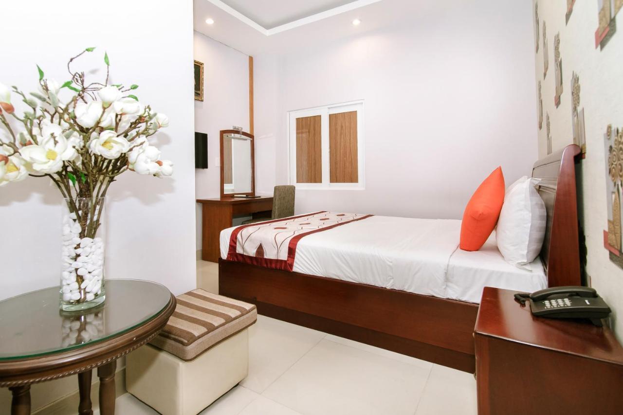 Long Bao Chau Hotel Thu Dau Mot Eksteriør billede