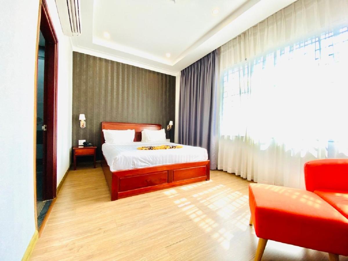 Long Bao Chau Hotel Thu Dau Mot Eksteriør billede